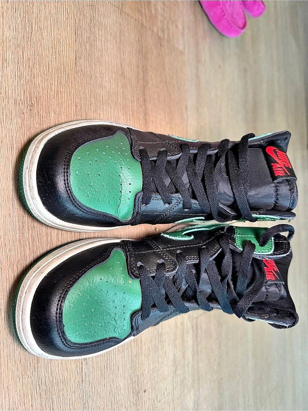 Nike Air Jordan 1 High-Top Sneakers in Green & Black - Picture 7 of 9